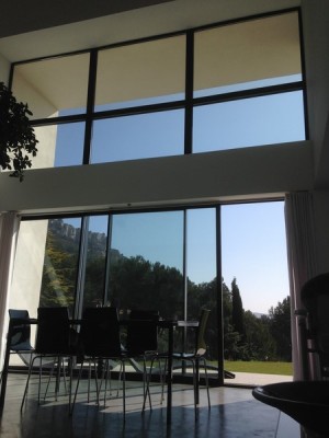 Installation de baies vitrées grande surface et lumineuse pour villa d'architecte à Cassis